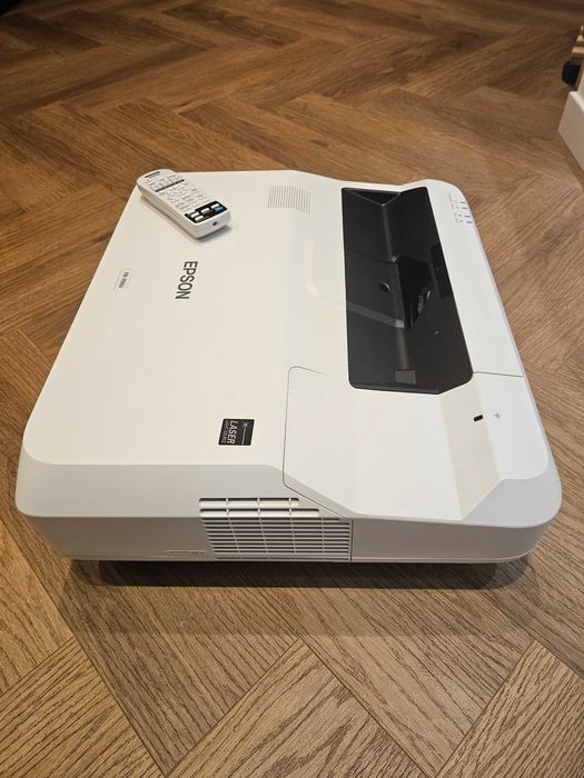 Videoproiector laser profesional UST (ultra short throw) EPSON-EB700U