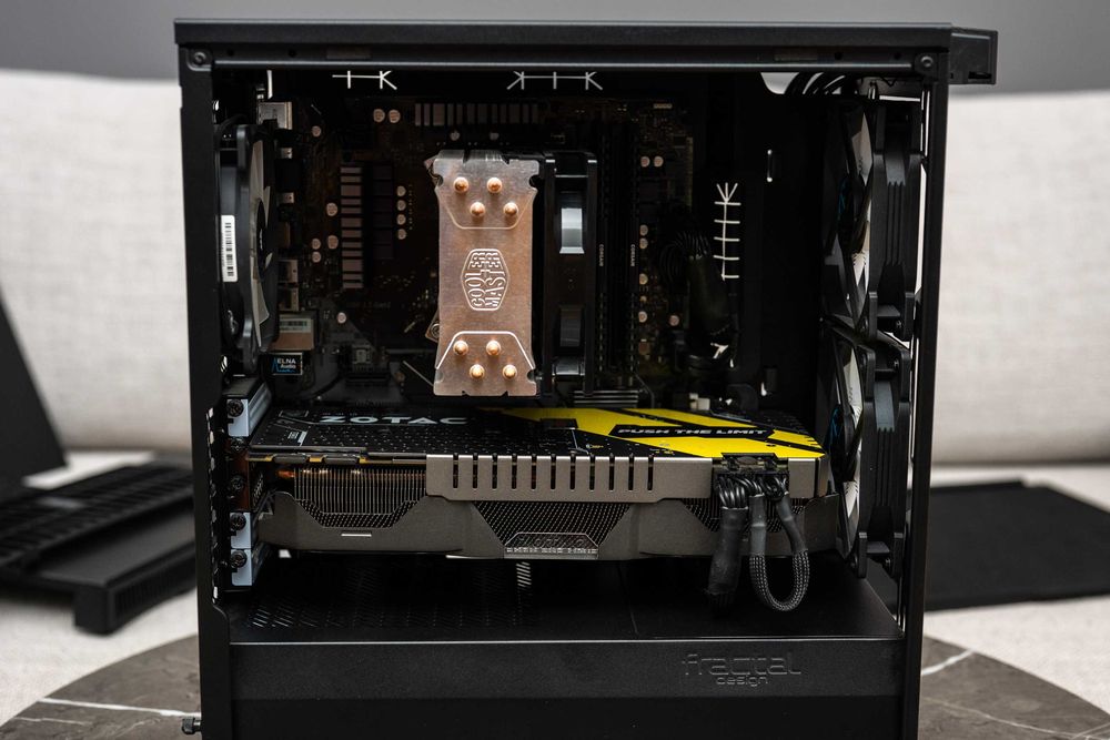 Настолен Компютър Ryzen 5 5600X, DDR4 32GB @3000, ZOTAC GTX 1080 AMP Extreme 8GB, Windows 11 Pro