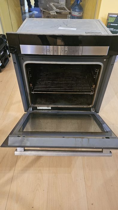 Продавам фурна за вграждане GRUNDIG