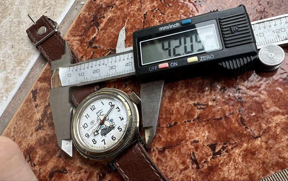 Руски механичен часовник Восток командирски90 години