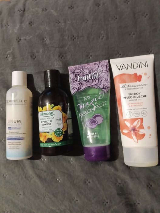 Шампоан и балсам и душ гел на едро и дребно