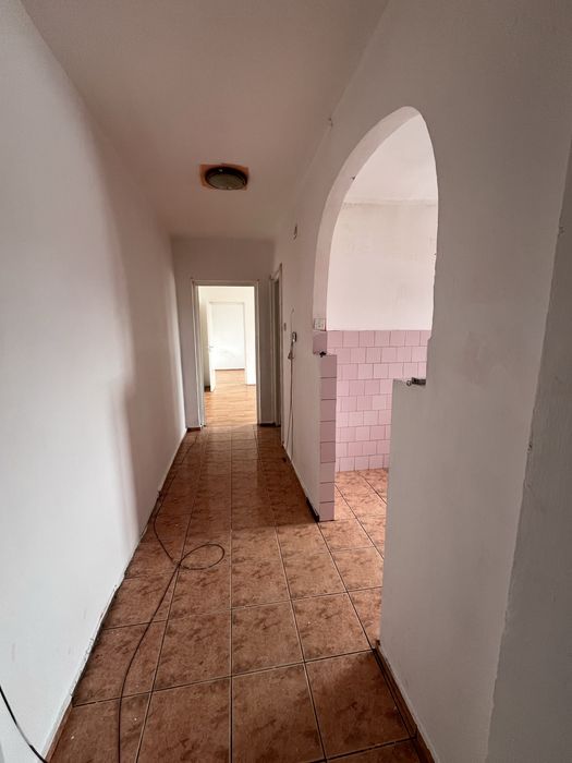 Apartament cu trei camere de vanzare in Alesd