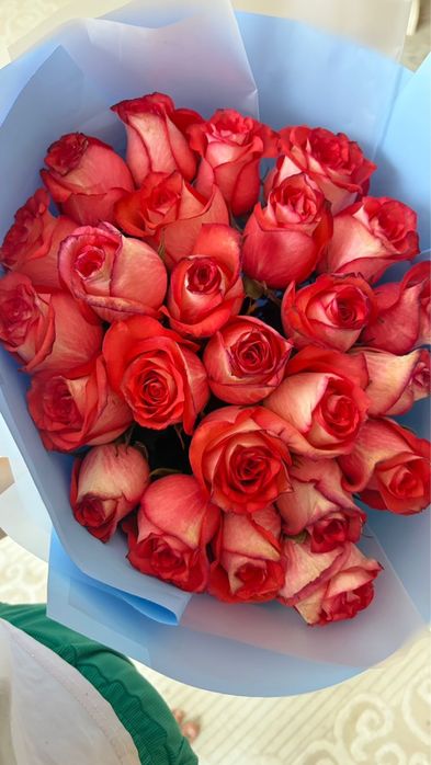 Букет цветов красных роз