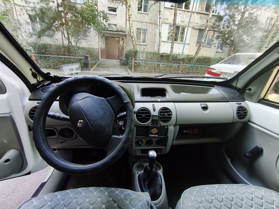 Продам автомобиль Renault Kangoo.