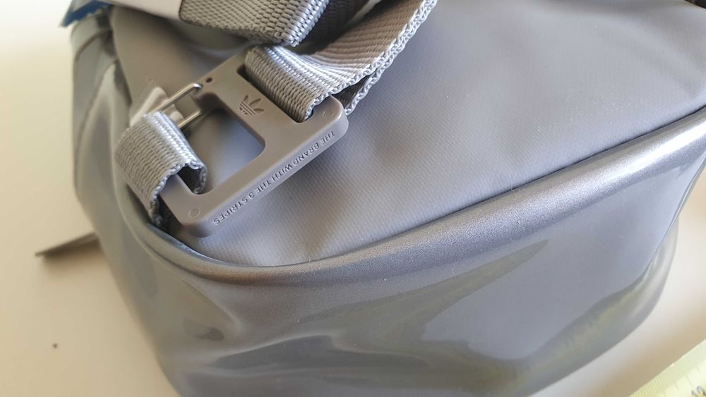 Чисто нова раничка Adidas.