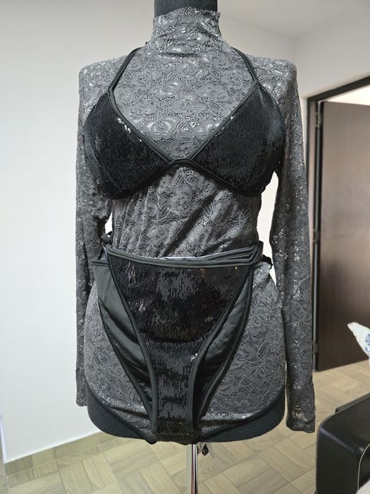 Costum de baie  luxury cu paiete negre