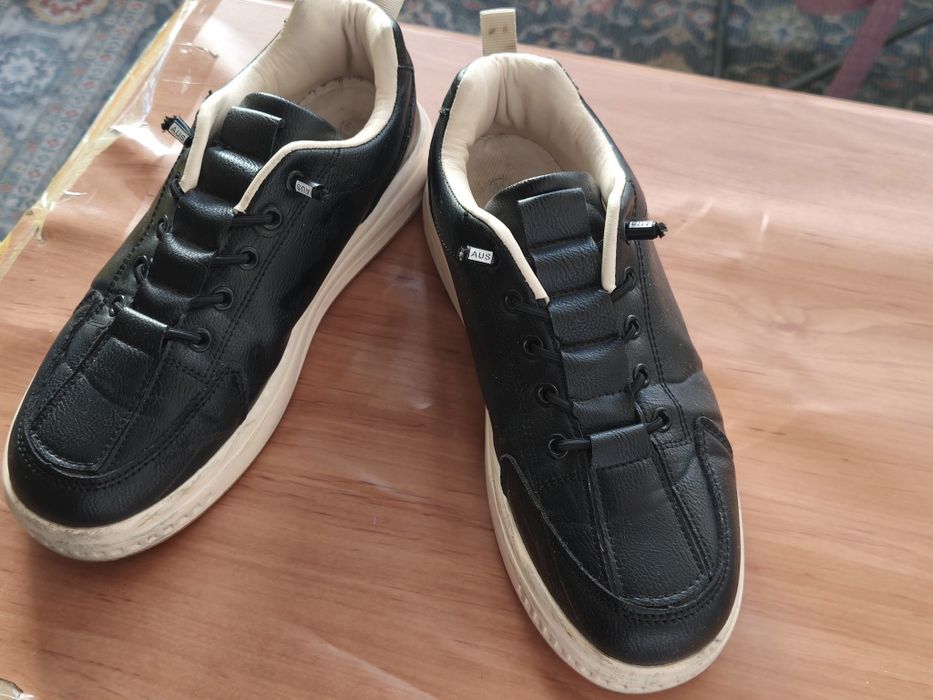 Мужские чёрные кроссовки