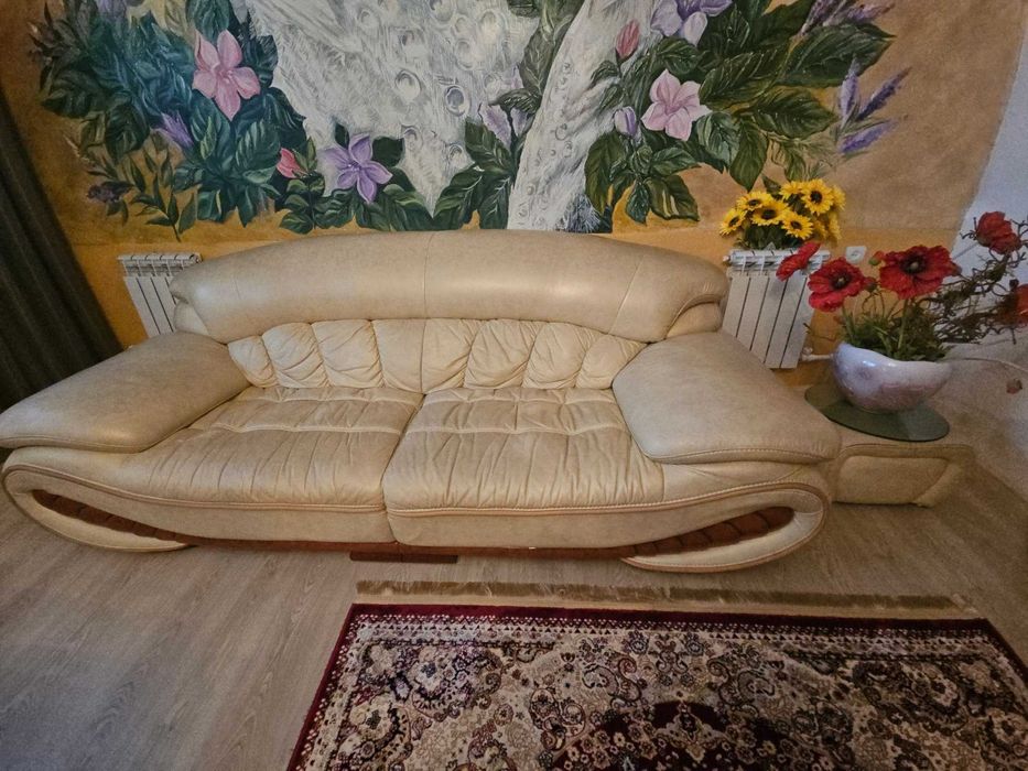 В Продаже отличные кожаные диваны