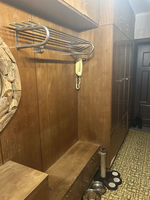 Гардероб разглобен и ламперия