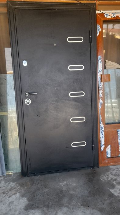 Продаётся дверь новый