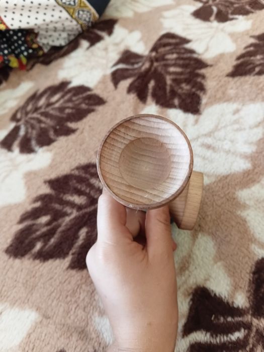 Kendama premium cu grip foarte bun si cu gaura in beasecup