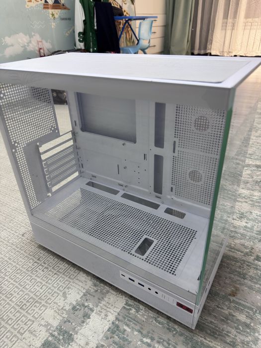 Продам корпус FORMULA V CRYSTAL z8floe