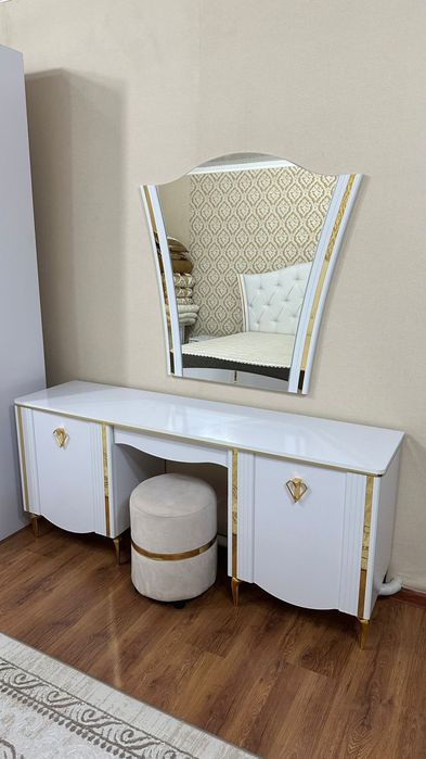 Продам спальный гарнитур.