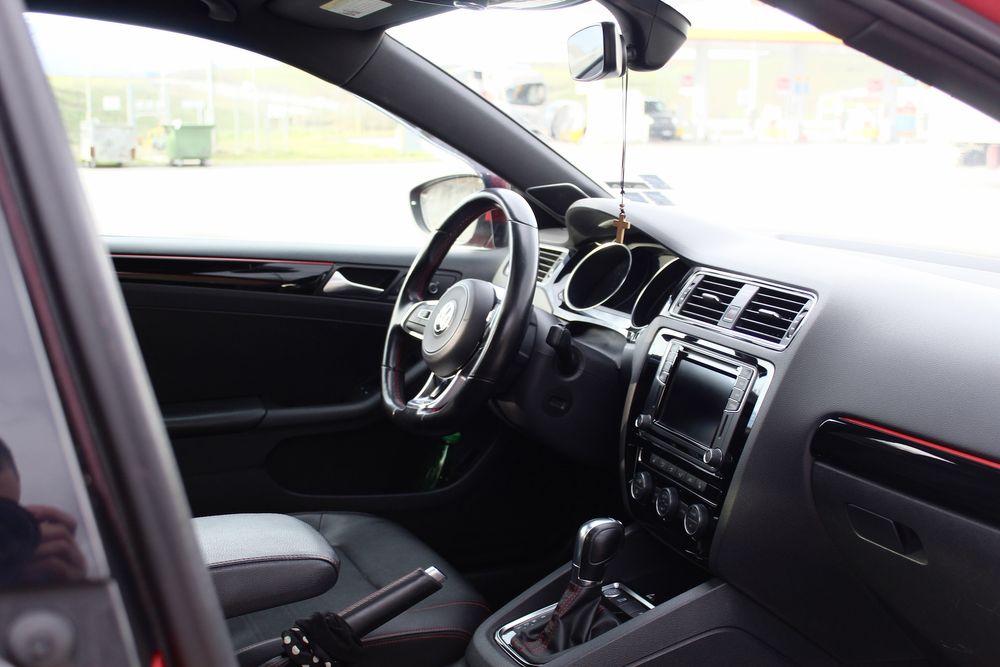 GLI Tornado Red 2018 г 99.хил км-BlindSpot-Fender