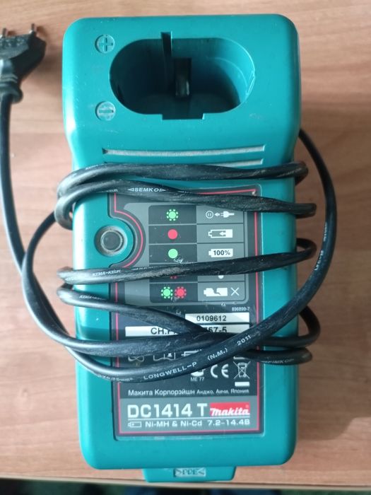 Зарядное устройство Makita