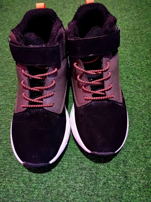 Зимни обувки за момче номер 33