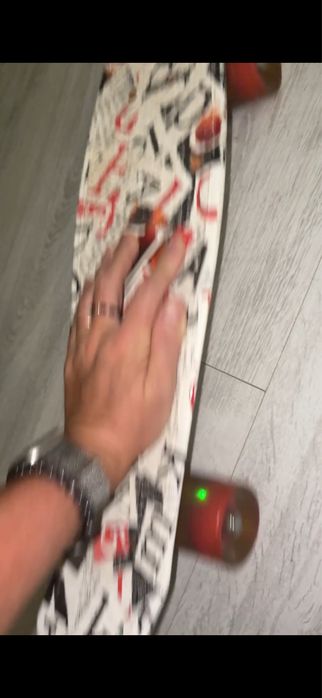 Skateboard cu luminite in roti