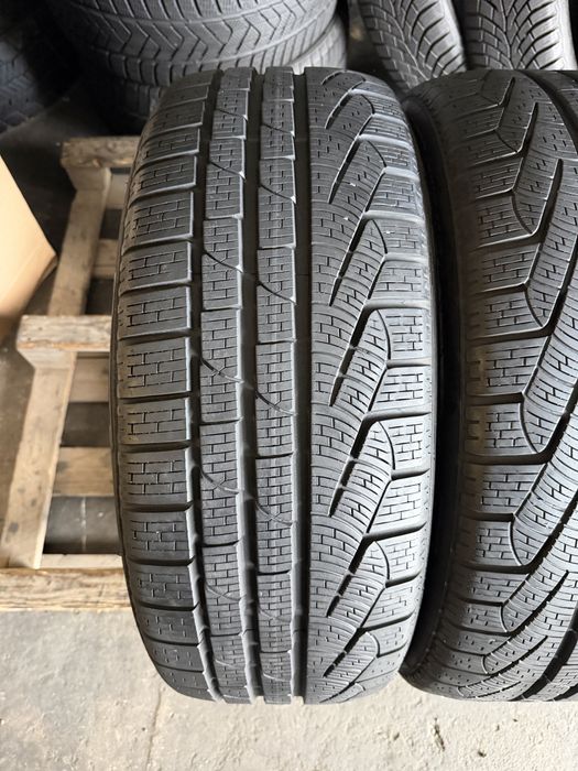 2 anvelope iarna ca NOI 235/45/20 , Pirelli , 7.5 mm !
