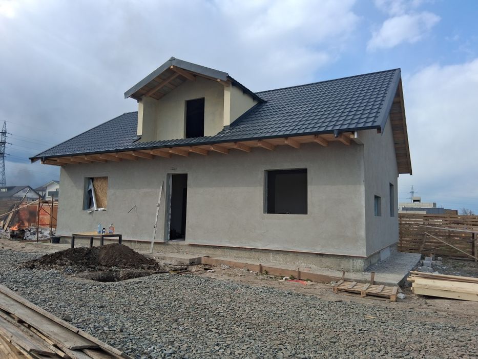 Vand casa navodari pe strada V3