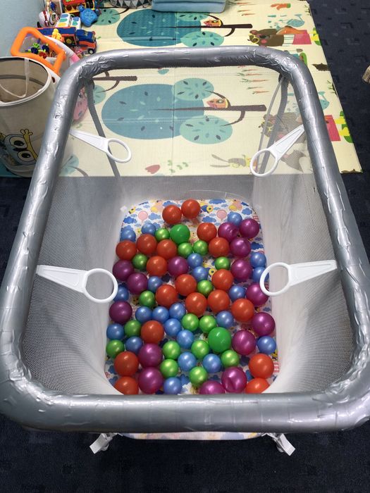 Продам манеж с шариками