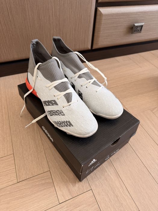 Бутсы сороконожки Adidas Predator, размер 40,5
