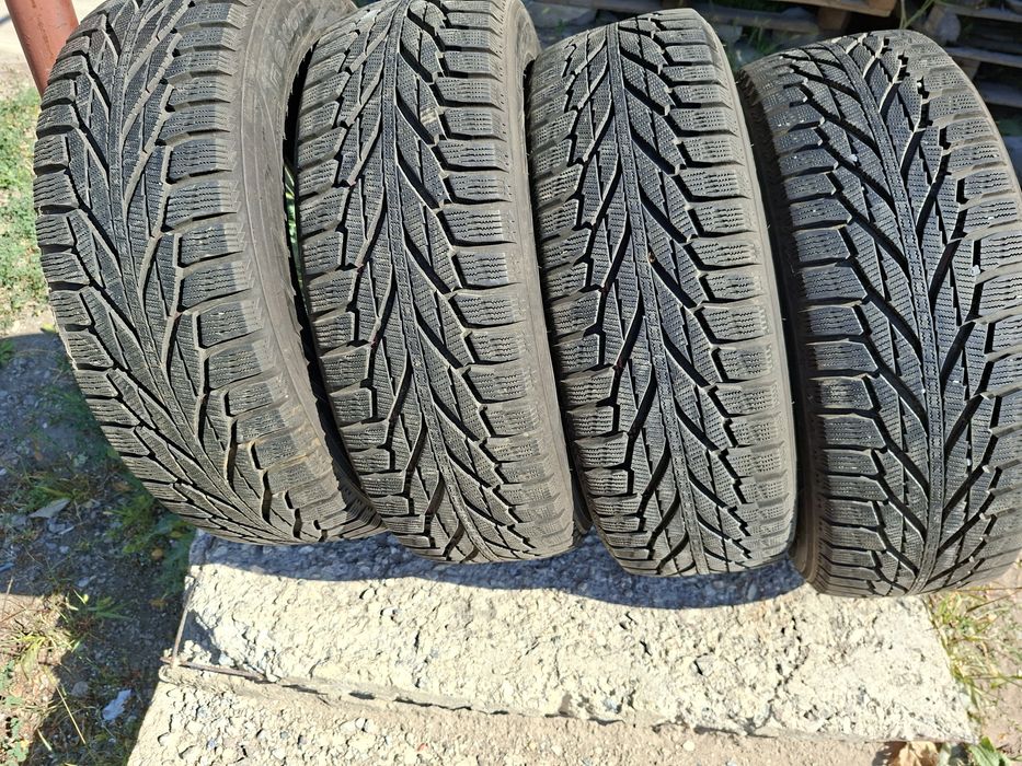Продам шины. 225/65/17  нокиа