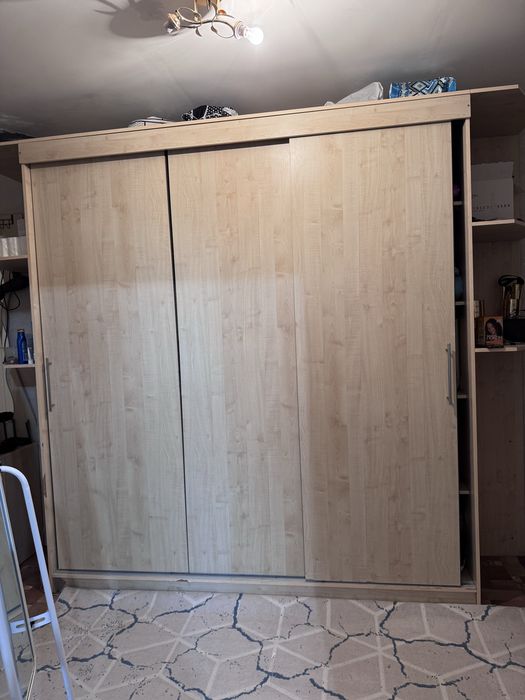 Продам шкаф купе с зеркалом и полками