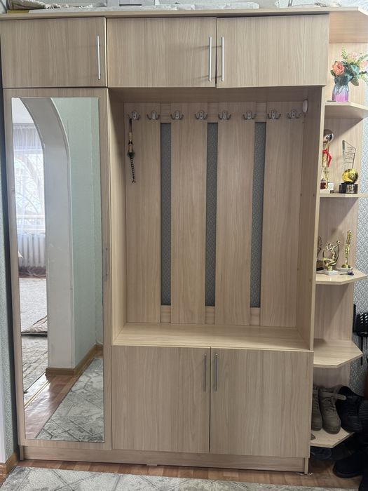 Продам Прихожая шкаф