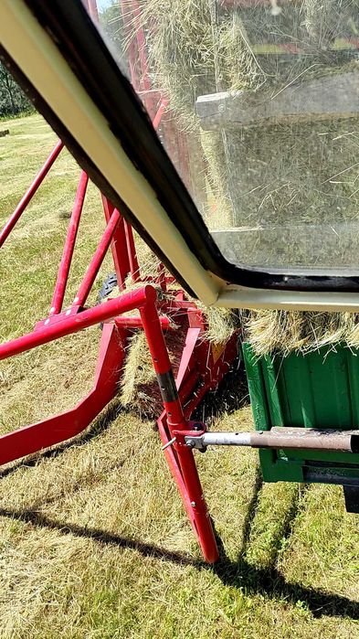 Машина / асансьор / за товарене на бали