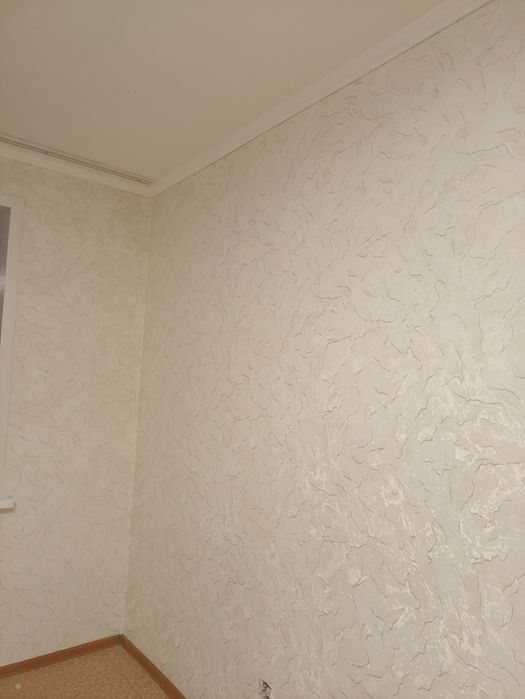 Клеим обои,белим потолки