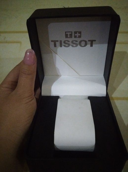 T+ Tissot soat qutisi yangi.