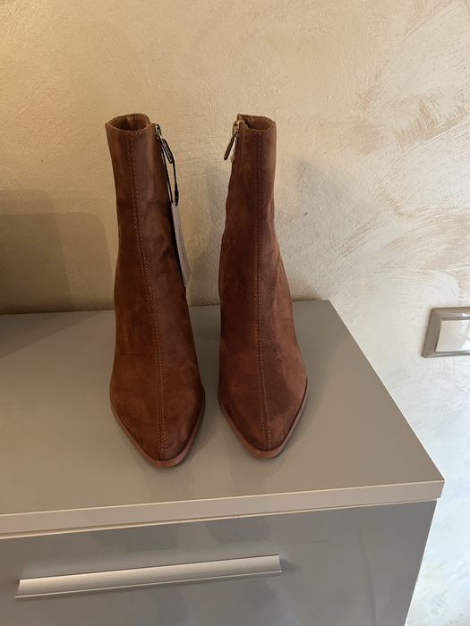 Дамски боти от велур