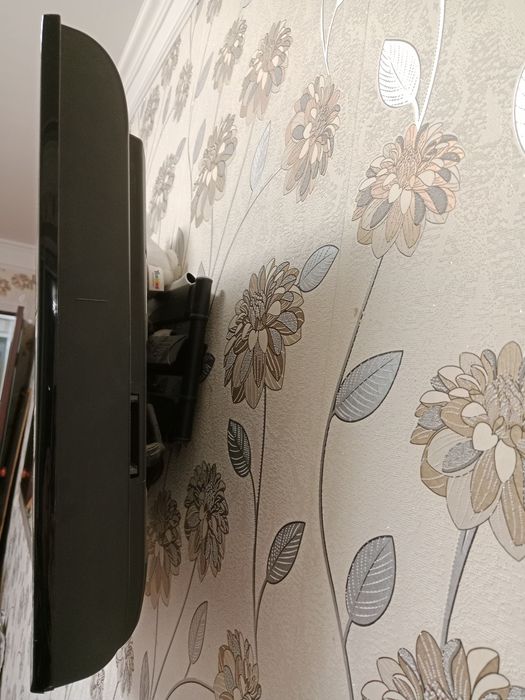 Телевизор SAMSUNG 32 ",приставка Отау ТВ.