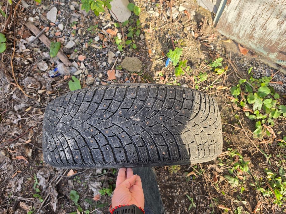 Продам резину 215/55/R17