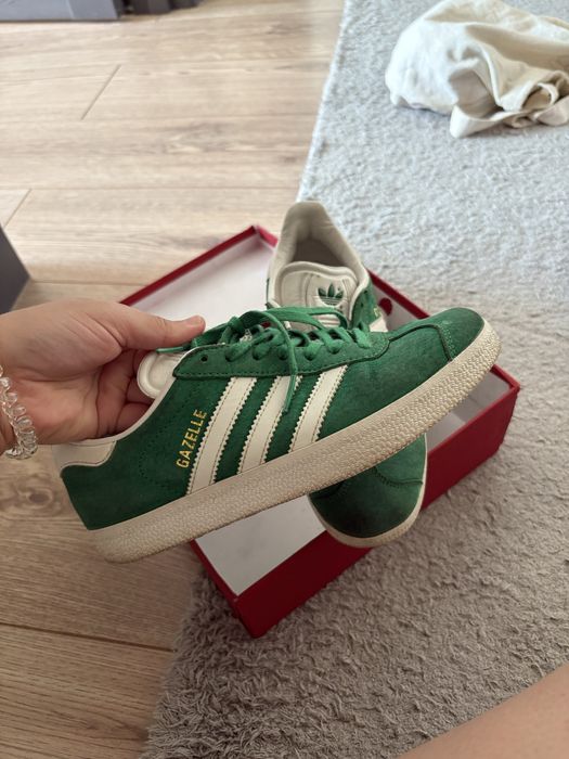 Продам кроссовки adidas