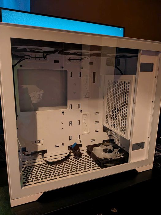 Кутия FSP CMT580W / с 5 вентилатора aRGB