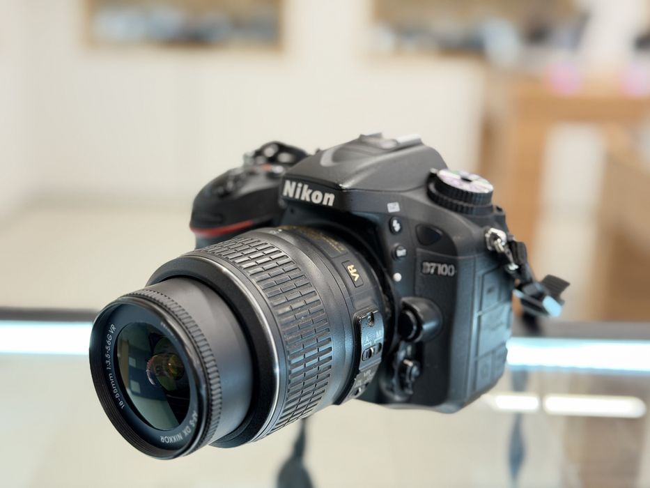 Nikon      D7100