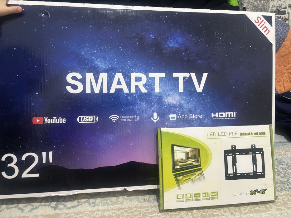 Телевизор смарт 32 новый с кранштейном