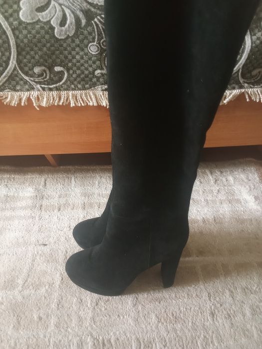 Продам замшевые сапоги