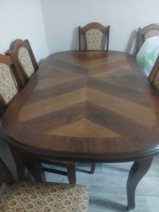 Продам стол для гостиной