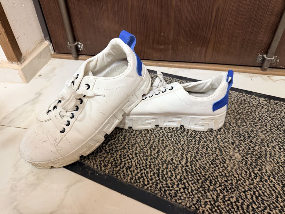 Adidasi piele marimea 43 pret 150 lei predare in Bucuresti sector 4