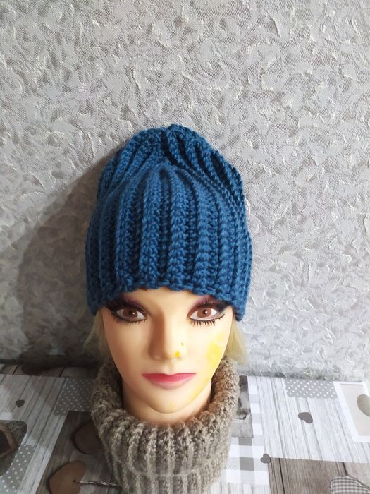 Шапки и снуды ,ручная работа.