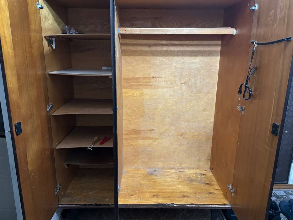 Продам б/у шифоньер производство СССР