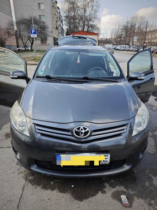 Toyota Auris Facelift - 2011г. - 6 скорости - Изключително запазена!