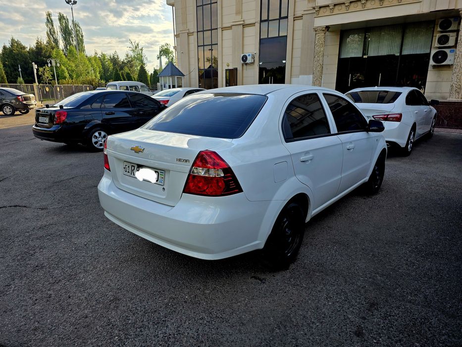 Neksa 3 2 Pazitsa Oq 2022 Yil Benzin 39000 Prabek