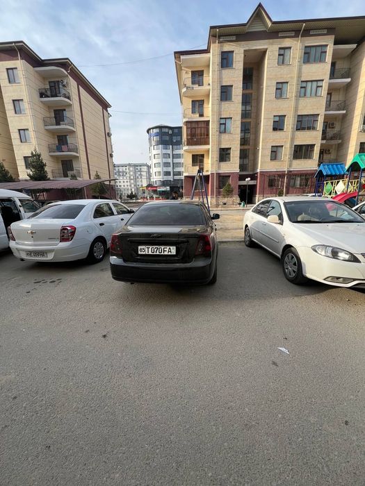 Ласетти 1,8 100 % жентра қилинган ичларигача наваротлари қилинган