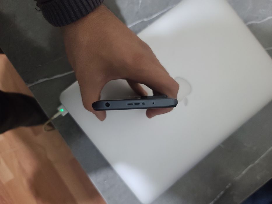 Redmi 10 xolati ideal 1 qol ishlatilgan 6/128 tali karopkasi bor