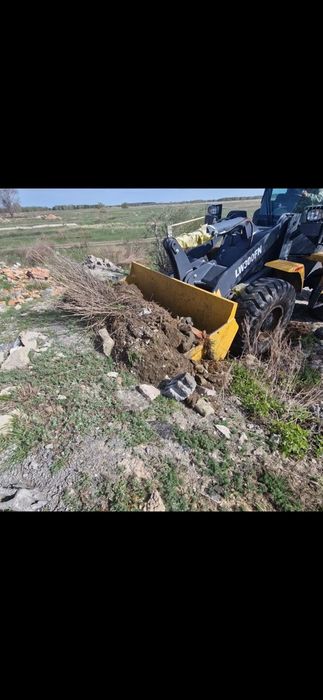 Фронтальный погрузчик.