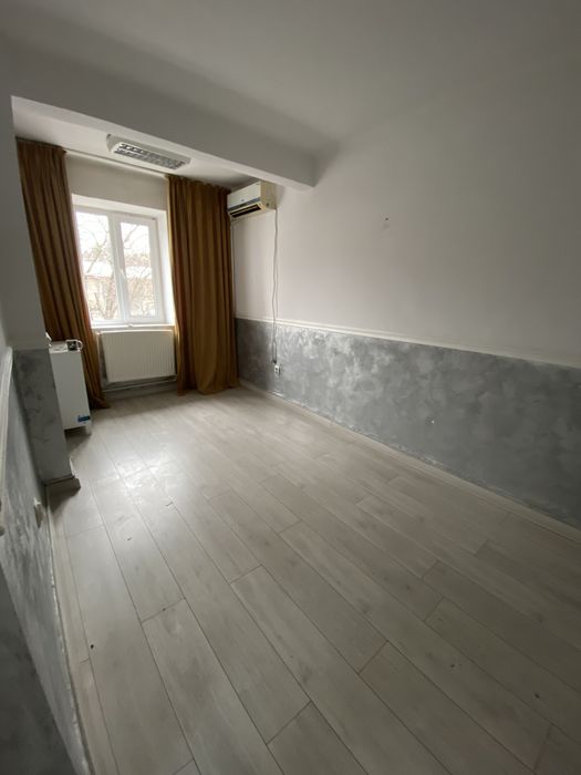 Inchiriez spatiu comercial ultracentral, piata noua 110 m2