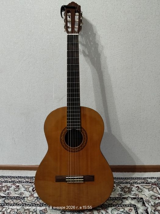 Продается гитара YAMAHA C40